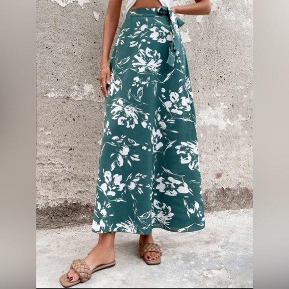 Floral Print Belted Wrap Skirt - Picture 4 of 7